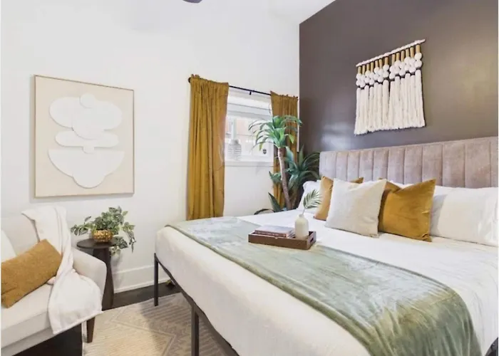 Bright & Spacious Boho Oasis A Warm Retreat * Chicago