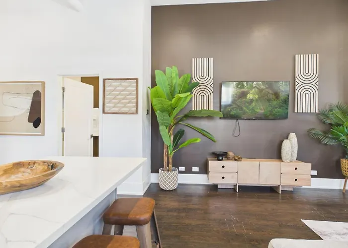 Bright & Spacious Boho Oasis A Warm Retreat
