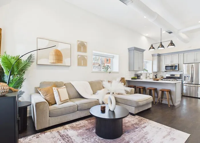 Bright & Spacious Boho Oasis A Warm Retreat *