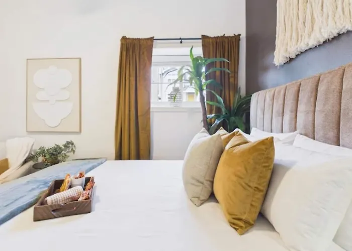 Bright & Spacious Boho Oasis A Warm Retreat * Chicago